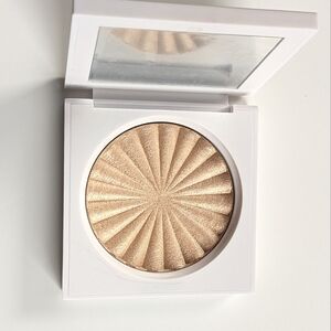 Like NEW Ofra 'Rodeo Drive' highlighter